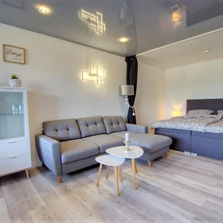 - Haus L, App 0l0210 *